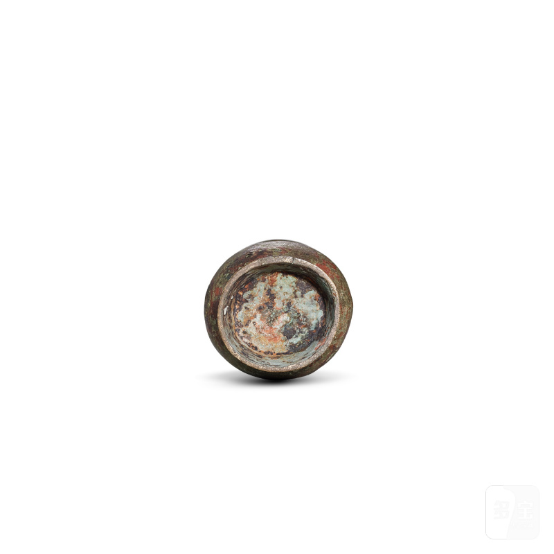 An inscribed archaic bronze ritual wine vessel, zhi, Late Shang dynasty | 商晚期 青銅辛父山觶 - 图6